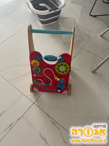 הליכון מעץ