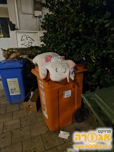 בובה\כרית גדולה בצורת חד קרן, עם קרע