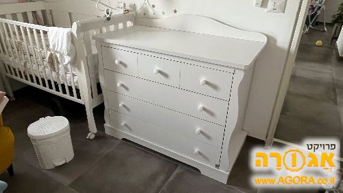 מיטת תינוק + שידת החתלה