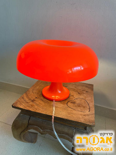 מנורת שולחן