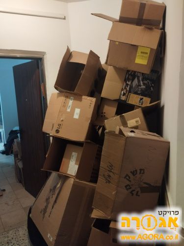 קרטונים ריקים