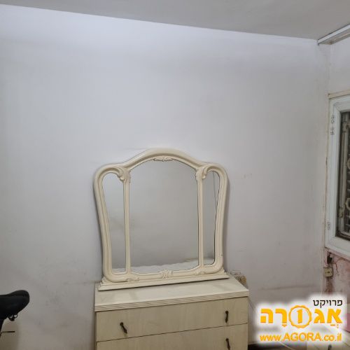 מראה גדולה