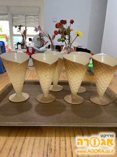 גביעי גלידה מזכוכית