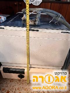 מדיח כלים קטן על השיש