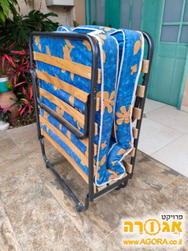 מיטה מתקפלת