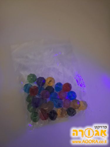 חרוזי פלסטיק צבעוניים