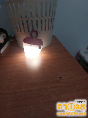 מנורה עם סוללה לקמפינג