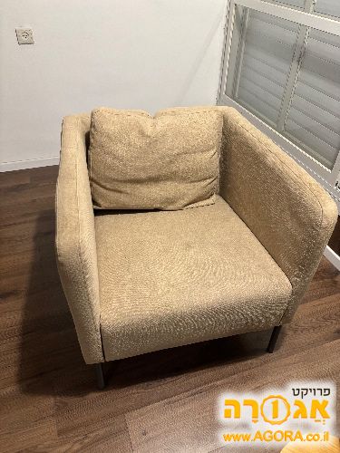 שתי כורסאות חומות