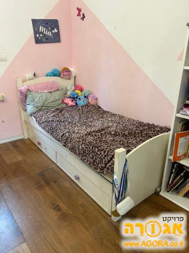 מיטת יחיד