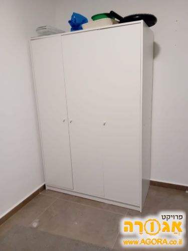 ארון בצבע לבן