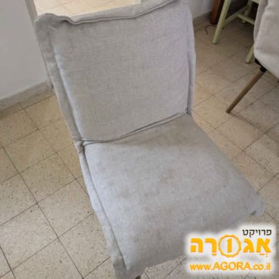 שלוש כיסאות של איקאה