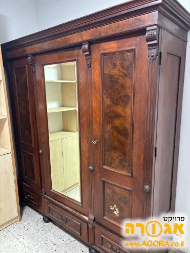 ארון עתיק