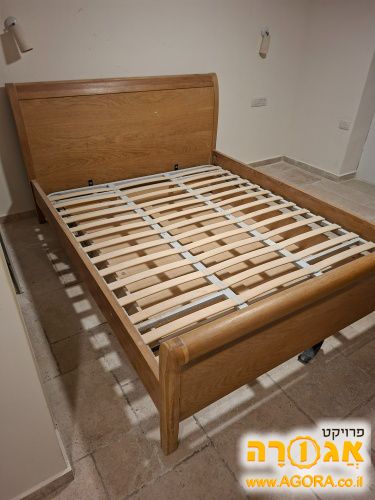מיטה זוגית עם ארגז תחתי