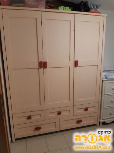 ארון 3 דלתות מעץ מלא