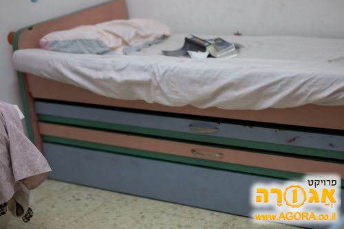 מיטת שלישיה