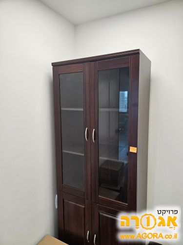 ארונות, מגירות, ספריות