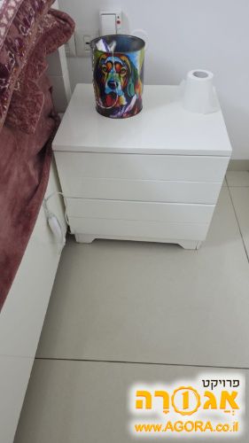 מיטה זוגית עם ארגז מצעים לא כולל ושידות