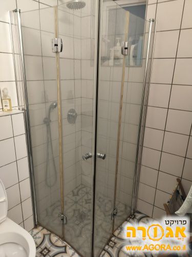 מקלחון פינתי