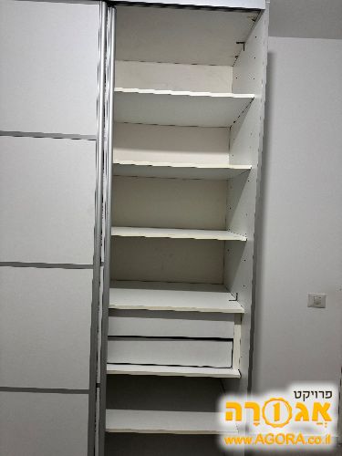 ארון בגדים