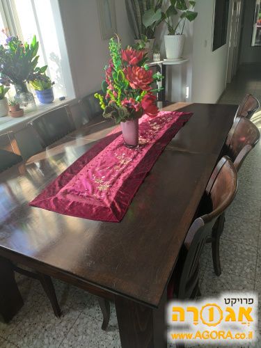 פינת אוכל וכיסאות