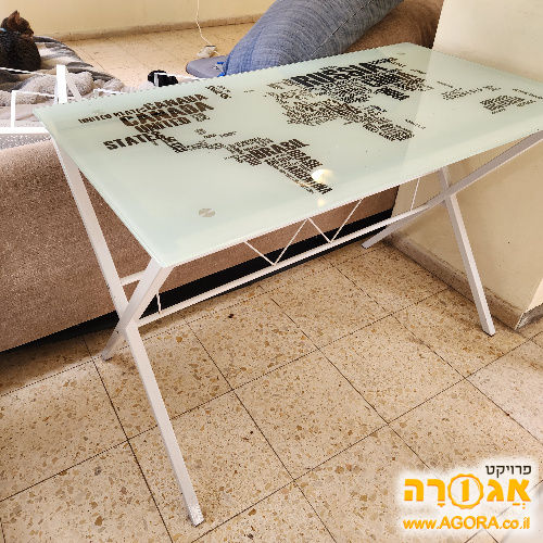 שולחן מתכת וזכוכית