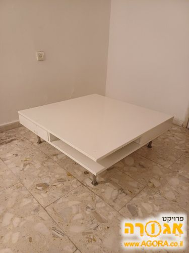 שולחן סלוני