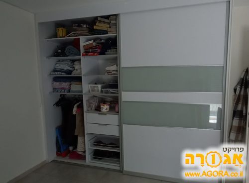 ארון בגדים של זדקה