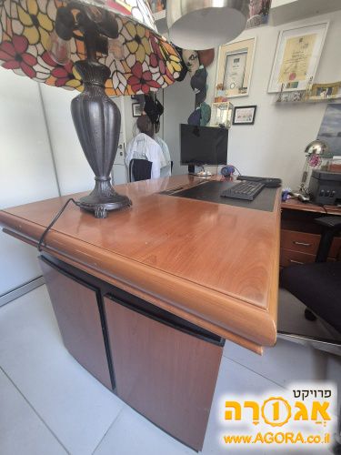 שולחן כתיבה גדול ו6 מגירות
