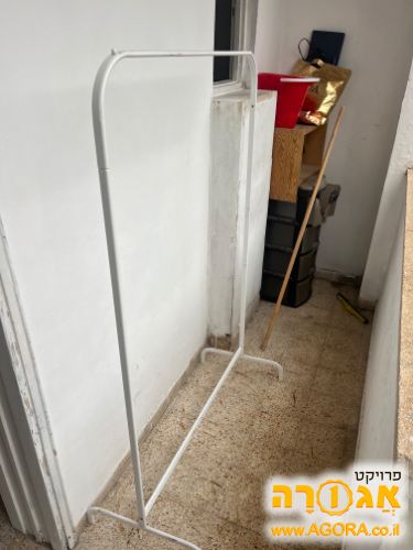 מתלה בגדים
