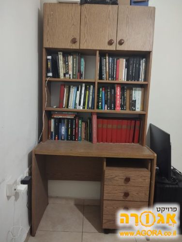 ארון עם שולחן כתיבה