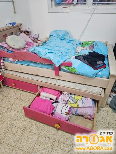 מיטת נוער מעץ מלא