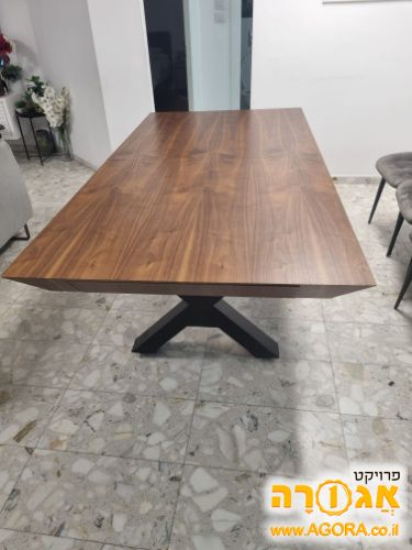 פינת אוכל גדולה וחדשה