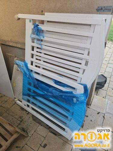 מיטת תינוק לבנה