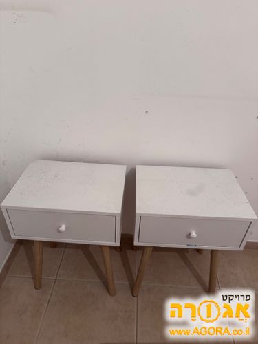 2 שידות לצד מיטה
