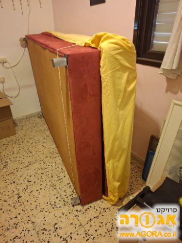 מיטה וחצי עם ארגז מצעים