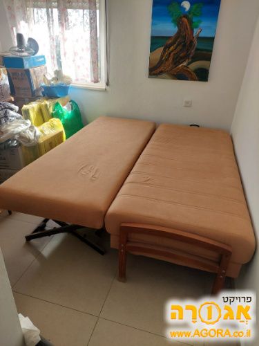 מיטה יחיד נפתח לזוגי. עם ארגז מצעים
