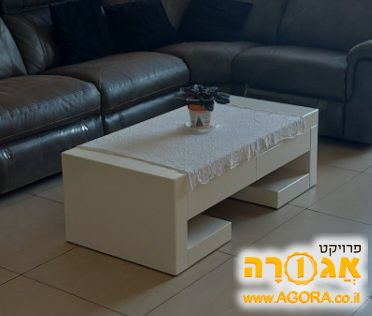 שולחן לבן לסלון