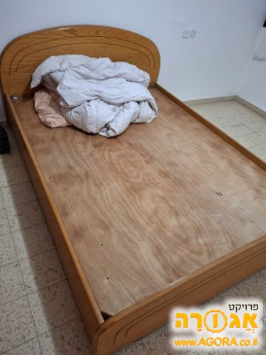 בסיס מיטה מעץ מלא