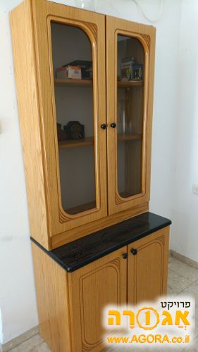 שידה + ויטרינה
