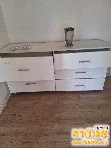 שידת מגירות