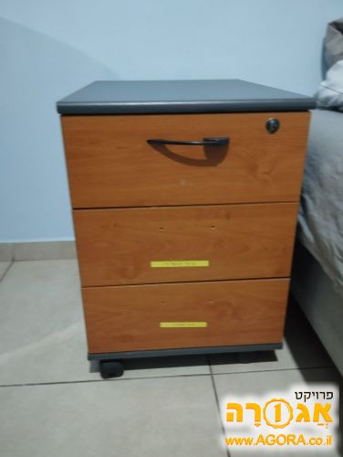 שידת מגירות קטנה