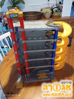 מגדל מכוניות משחק