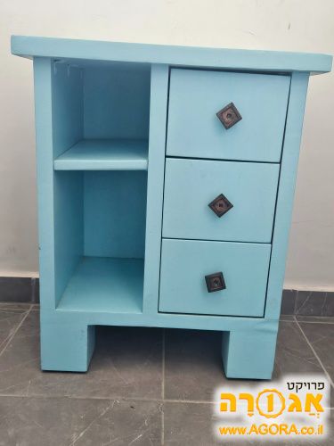 שידה קטנה