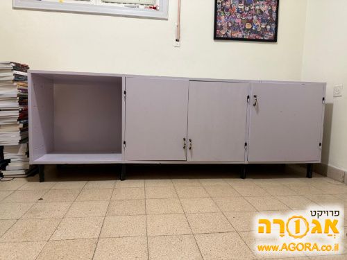 כוננית וינטג' עם טאצ' מחודש
