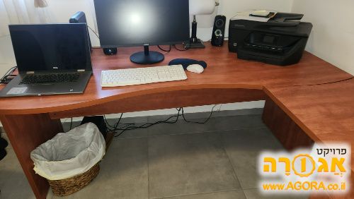 שולחן כתיבה גדול