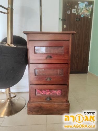 שידת עץ