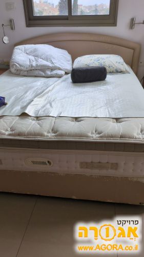 מיטה זוגית עם מזרון