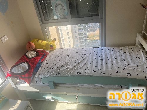 מיטת יחיד נפתחת