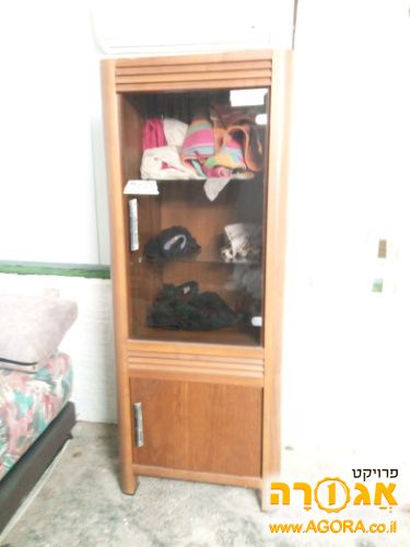 שידה גבוהה