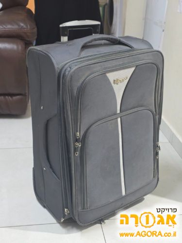 מזוודה מבד צריכה עוד קצת ניקוי